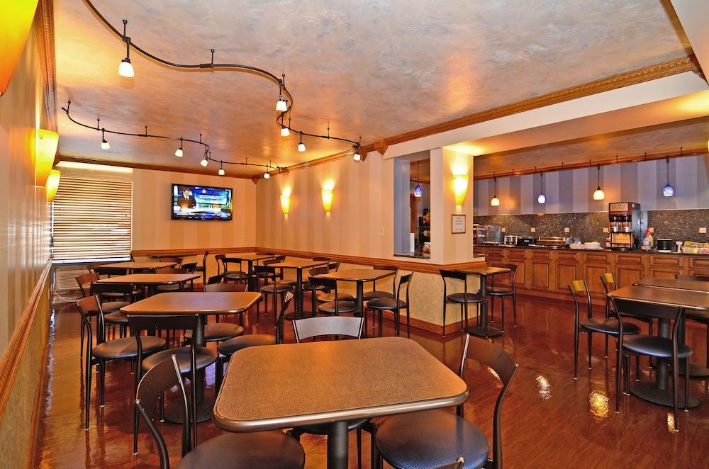 Baymont By Wyndham Johnson City/Binghamton Buitenkant foto