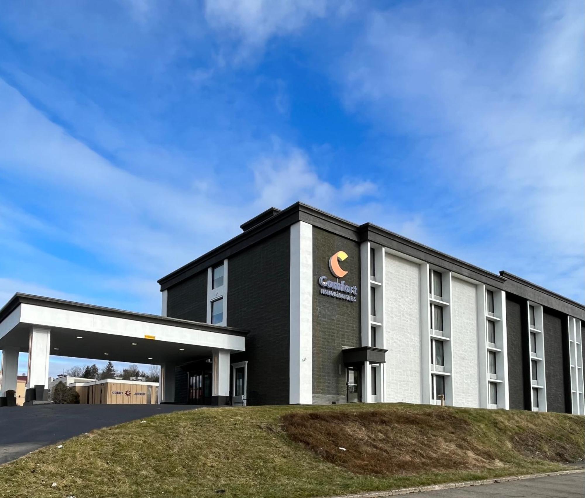 Baymont By Wyndham Johnson City/Binghamton Buitenkant foto